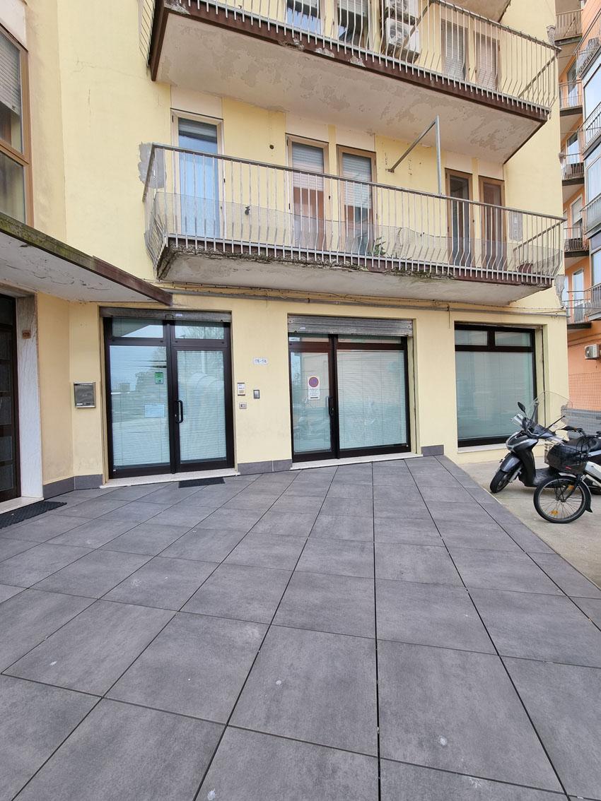 NEGOZIO IN CENTRO A SOTTOMARINA