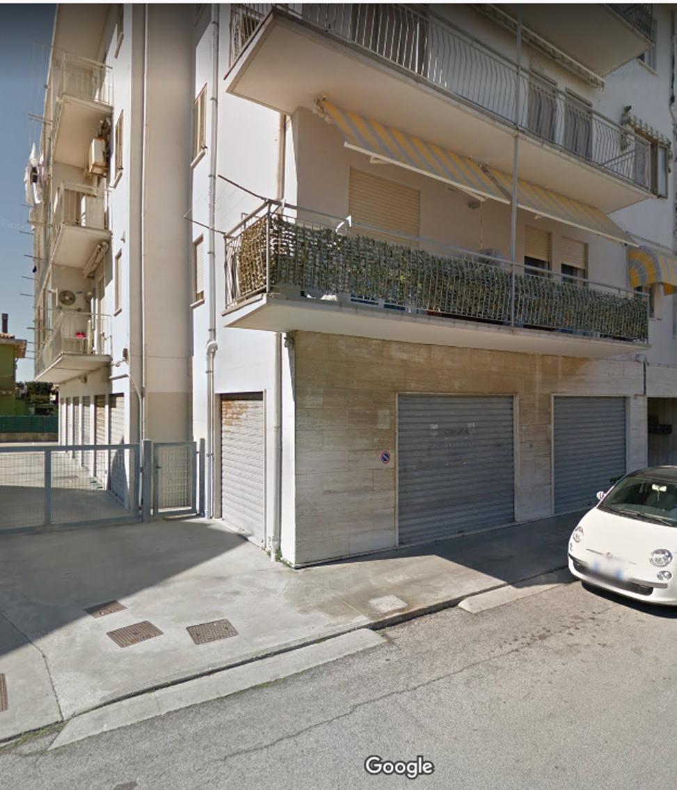 NEGOZIO A SOTTOMARINA