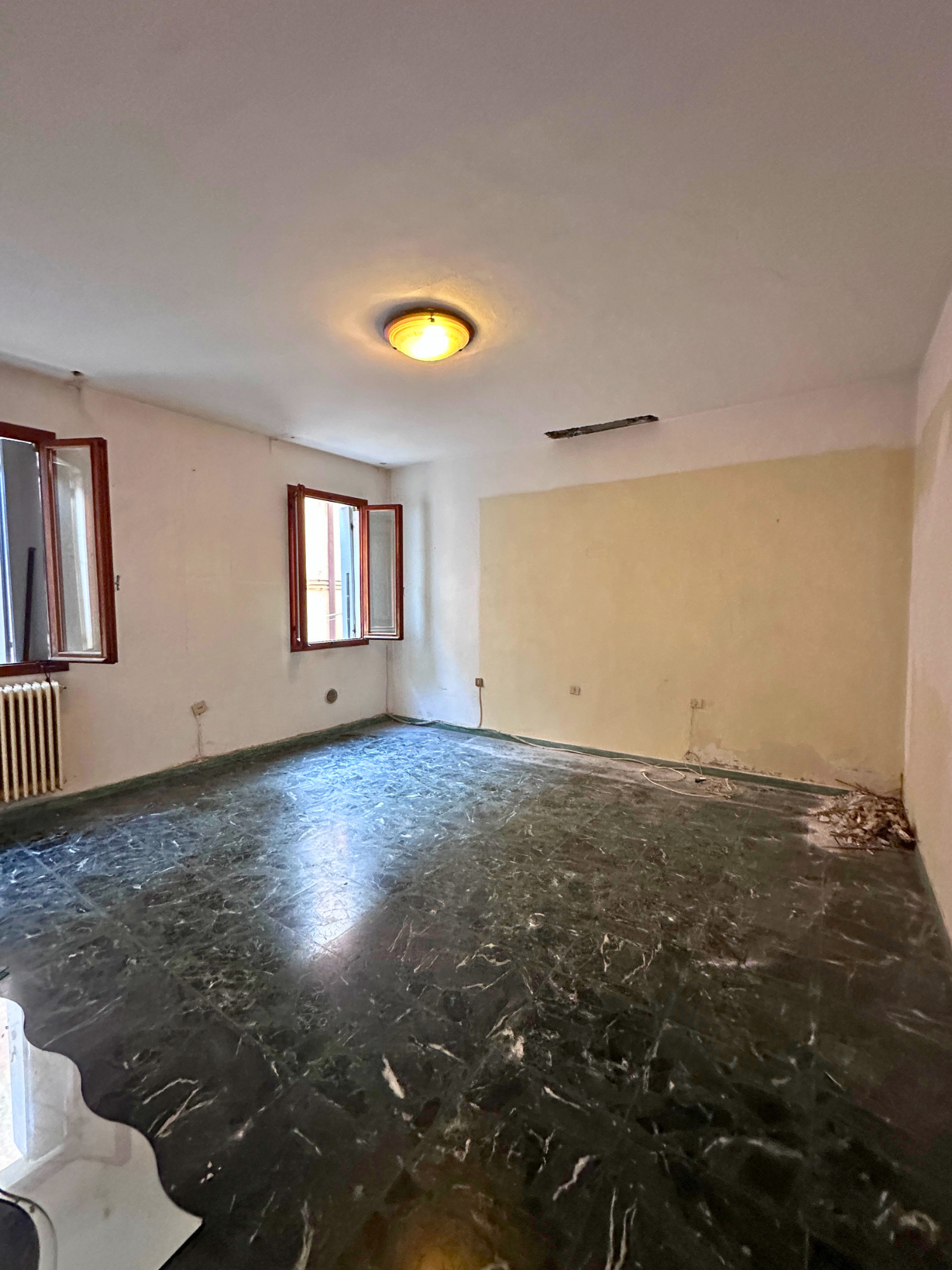 APPARTAMENTO DA RESTAURARE IN CENTRO STORICO A CHIOGGIA