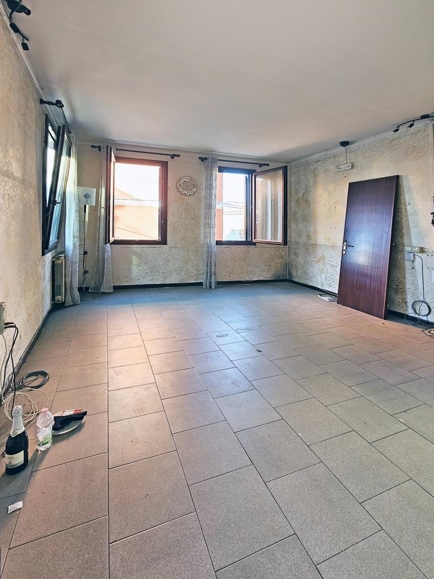 CASA IN CENTRO A SOTTOMARINA  A DUE PASSI DAL MARE, SU DUE UNITA IMMOBILIARI