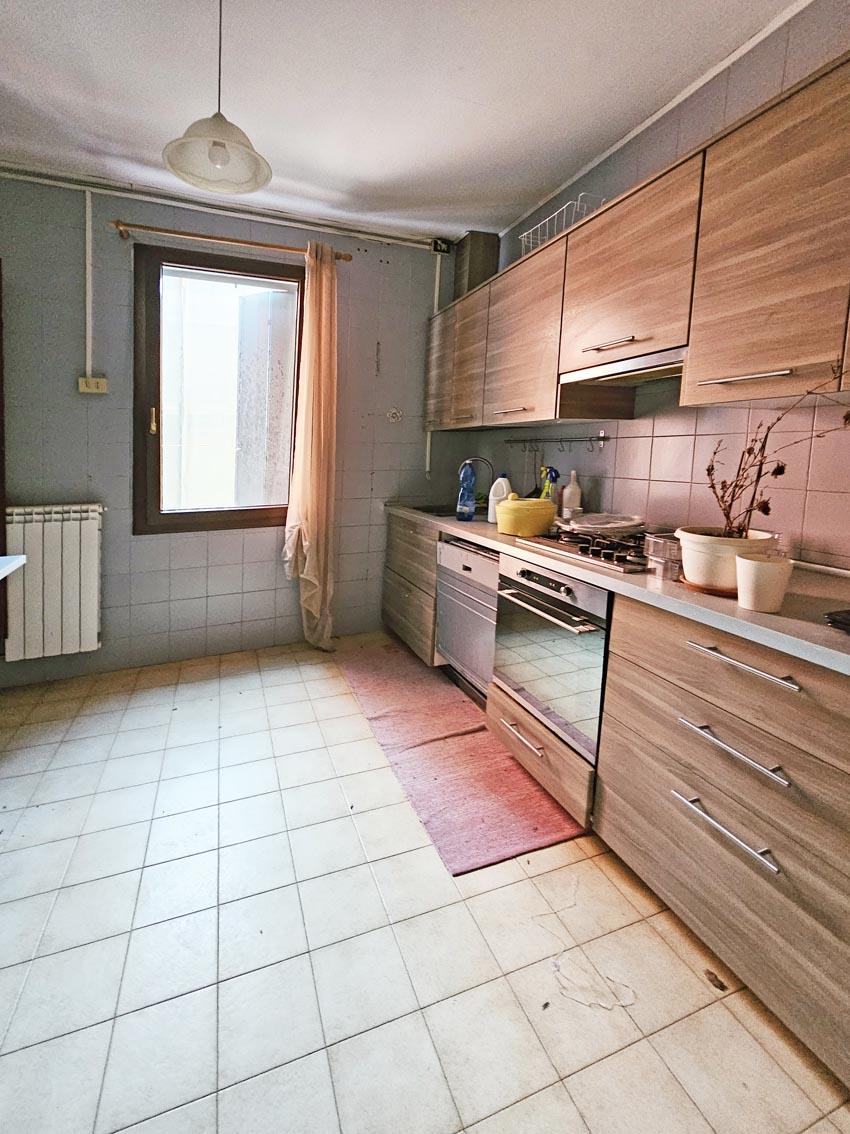 CASA IN CENTRO A SOTTOMARINA  A DUE PASSI DAL MARE, SU DUE UNITA IMMOBILIARI