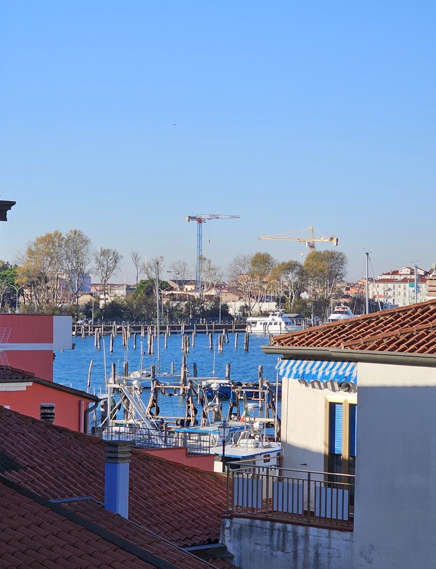 CASA IN CENTRO A SOTTOMARINA  A DUE PASSI DAL MARE, SU DUE UNITA IMMOBILIARI