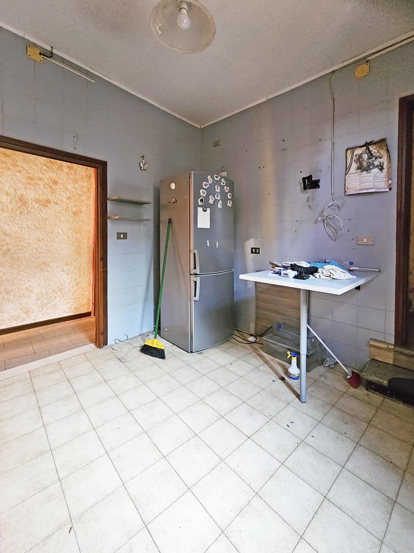 CASA IN CENTRO A SOTTOMARINA  A DUE PASSI DAL MARE, SU DUE UNITA IMMOBILIARI