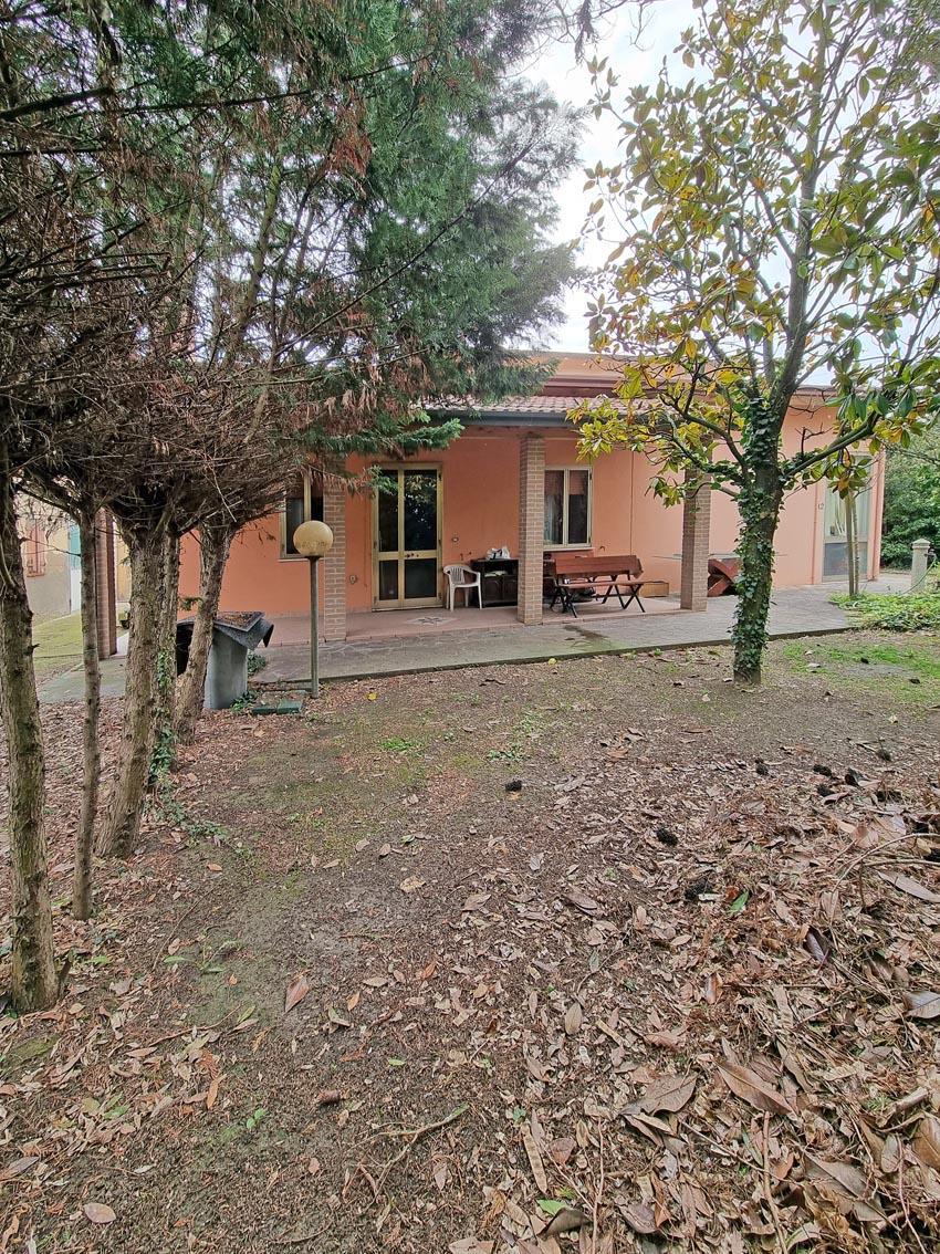 CASA SINGOLA A VALLI DI CHIOGGIA CON GIARDINO 