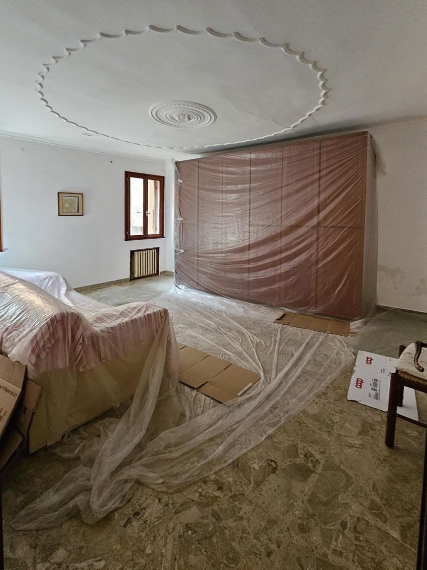 CHIOGGIA, CASA CON PIU' UNITA' CON GARAGE E CORTILE