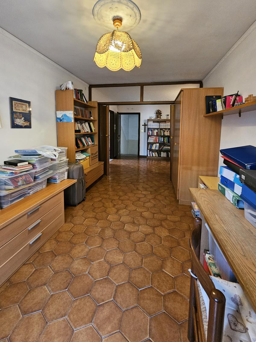 CHIOGGIA, CASA CON PIU' UNITA' CON GARAGE E CORTILE