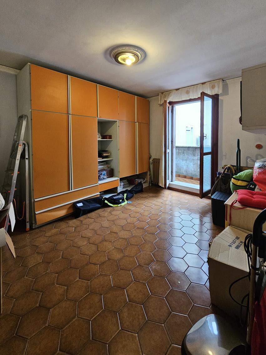 CHIOGGIA, CASA CON PIU' UNITA' CON GARAGE E CORTILE