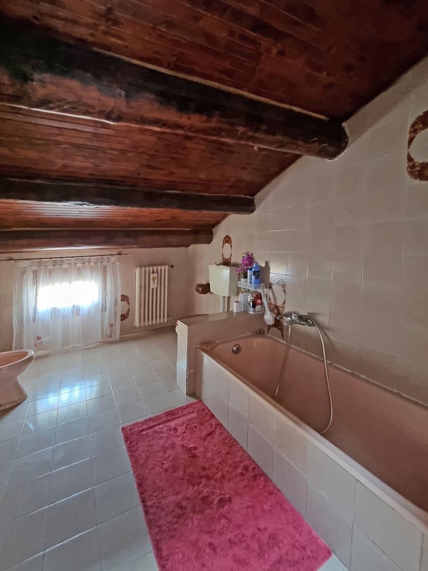 CHIOGGIA PICCOLO COMPLESSO RESIDENZIALE IN CENTRO STORICO CON POSTI AUTO