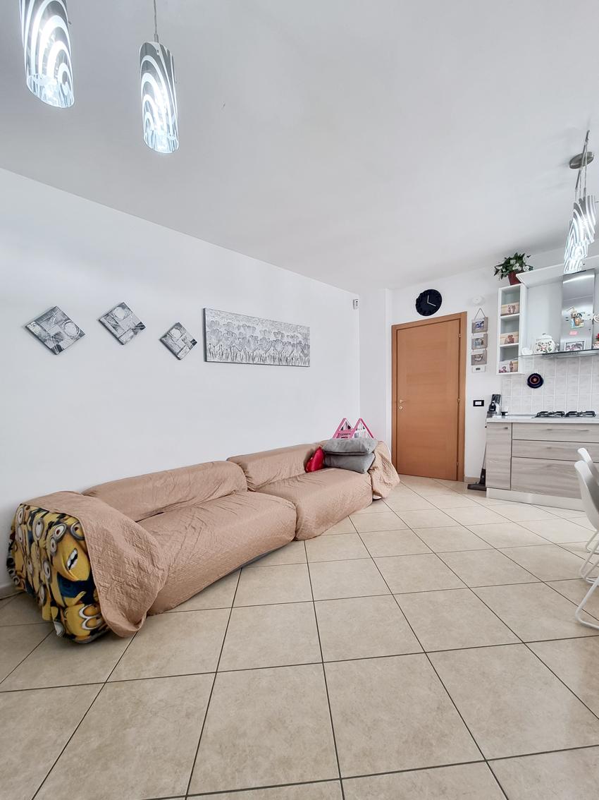 CHIOGGIA TRA S.ANNA E SOTTOMARINA APPARTAMENTO CON GARAGE E CORTILE