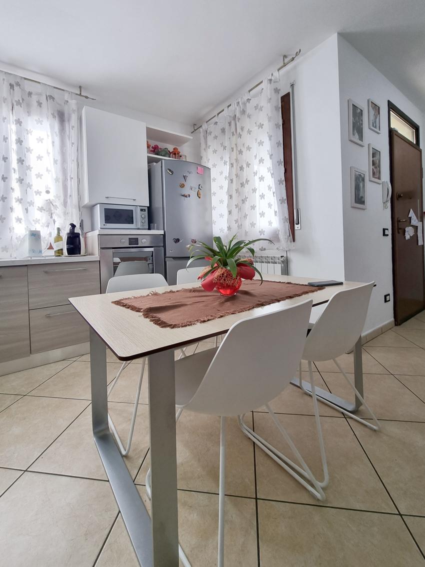 CHIOGGIA TRA S.ANNA E SOTTOMARINA APPARTAMENTO CON GARAGE E CORTILE