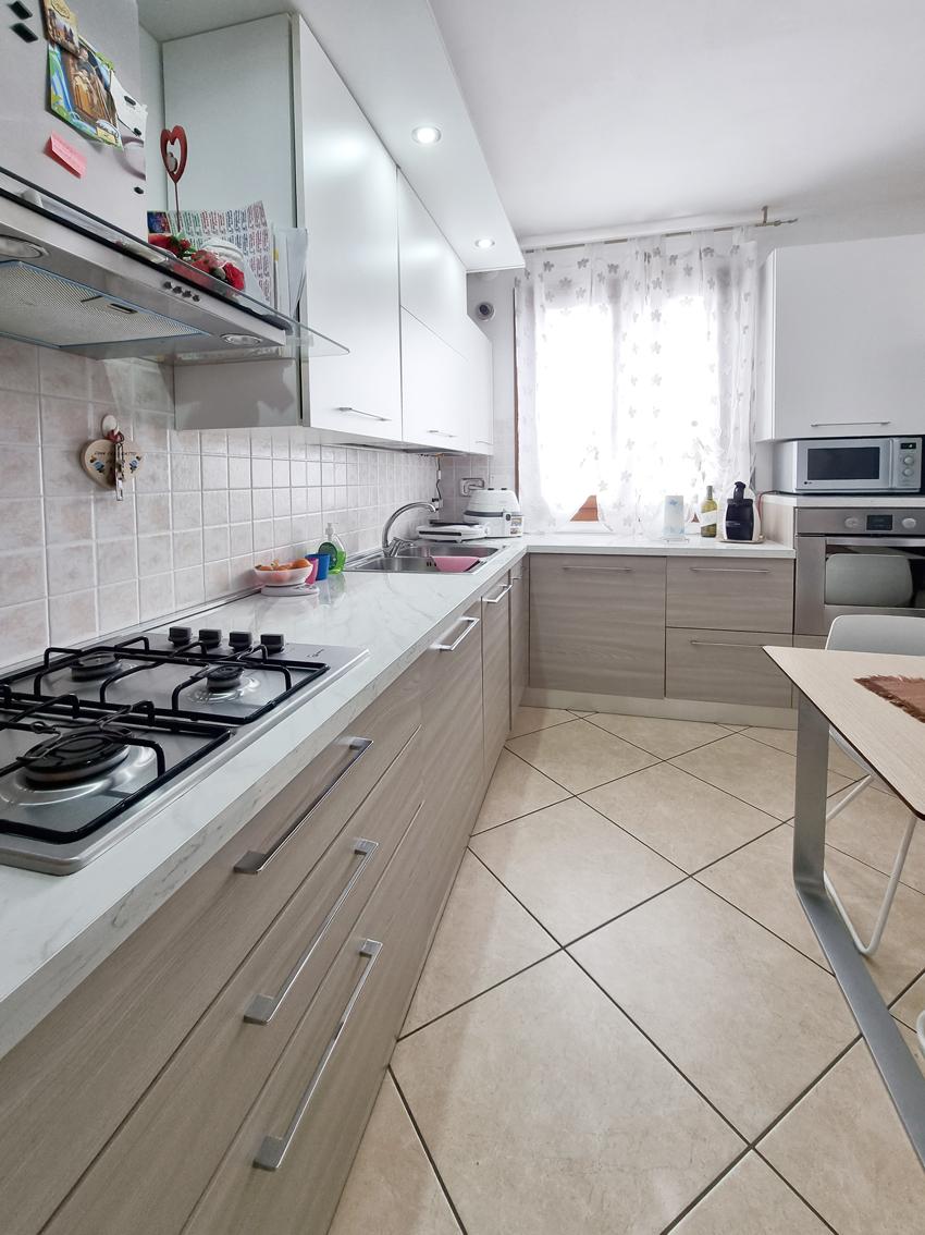 CHIOGGIA TRA S.ANNA E SOTTOMARINA APPARTAMENTO CON GARAGE E CORTILE