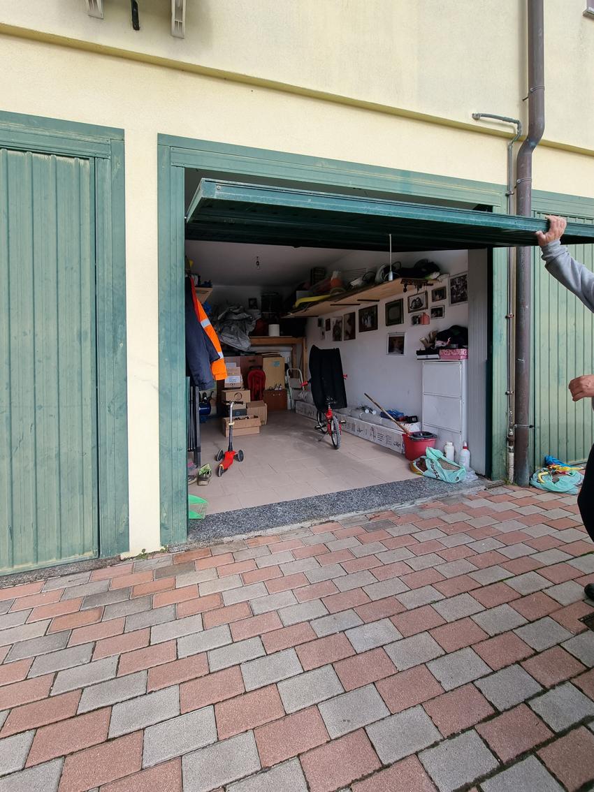 CHIOGGIA TRA S.ANNA E SOTTOMARINA APPARTAMENTO CON GARAGE E CORTILE
