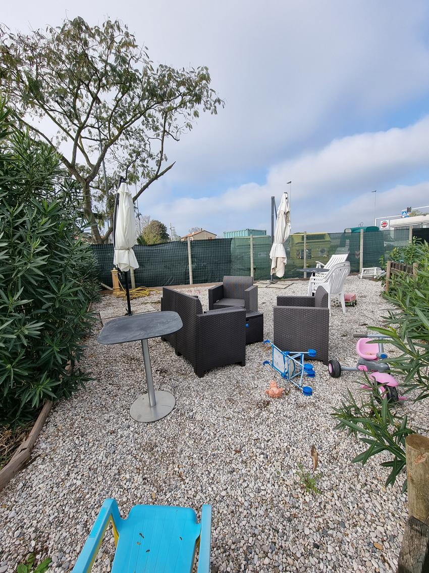 CHIOGGIA TRA S.ANNA E SOTTOMARINA APPARTAMENTO CON GARAGE E CORTILE