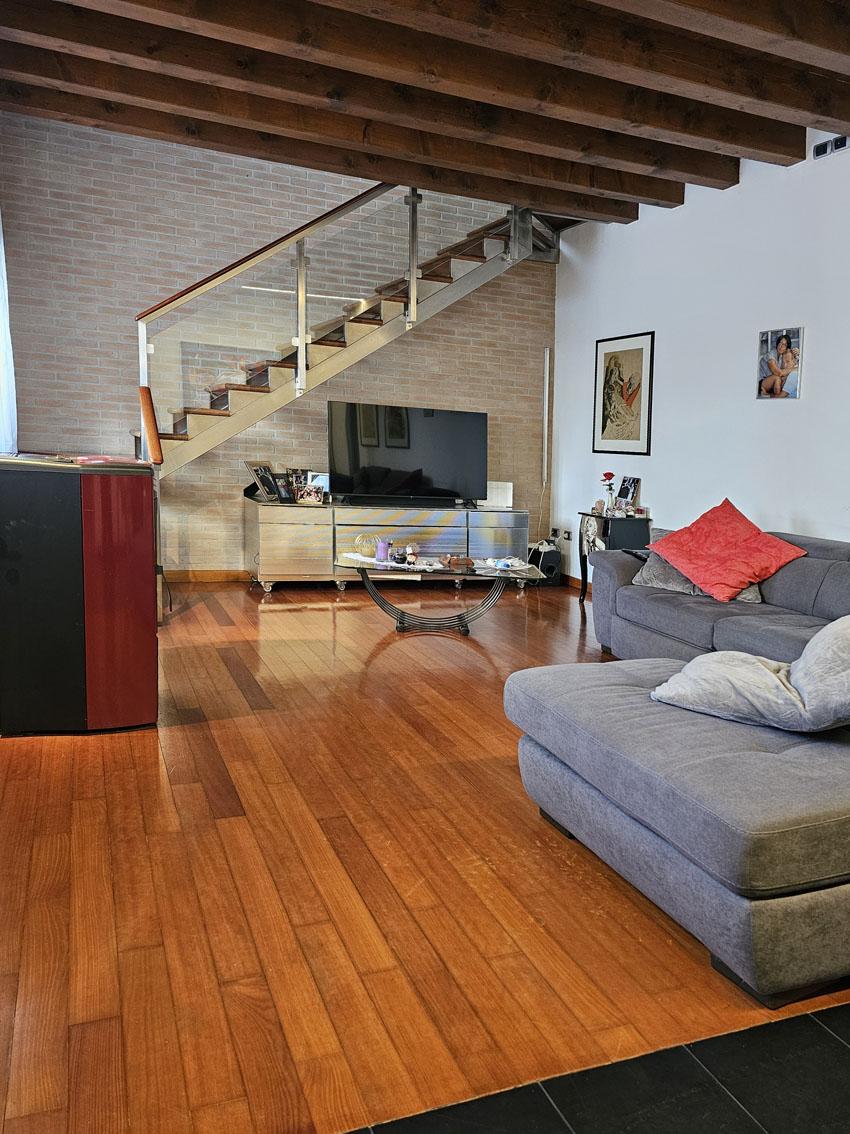 SOTTOMARINA CASA BIFAMILIARE PER 2 FAMIGLIE
