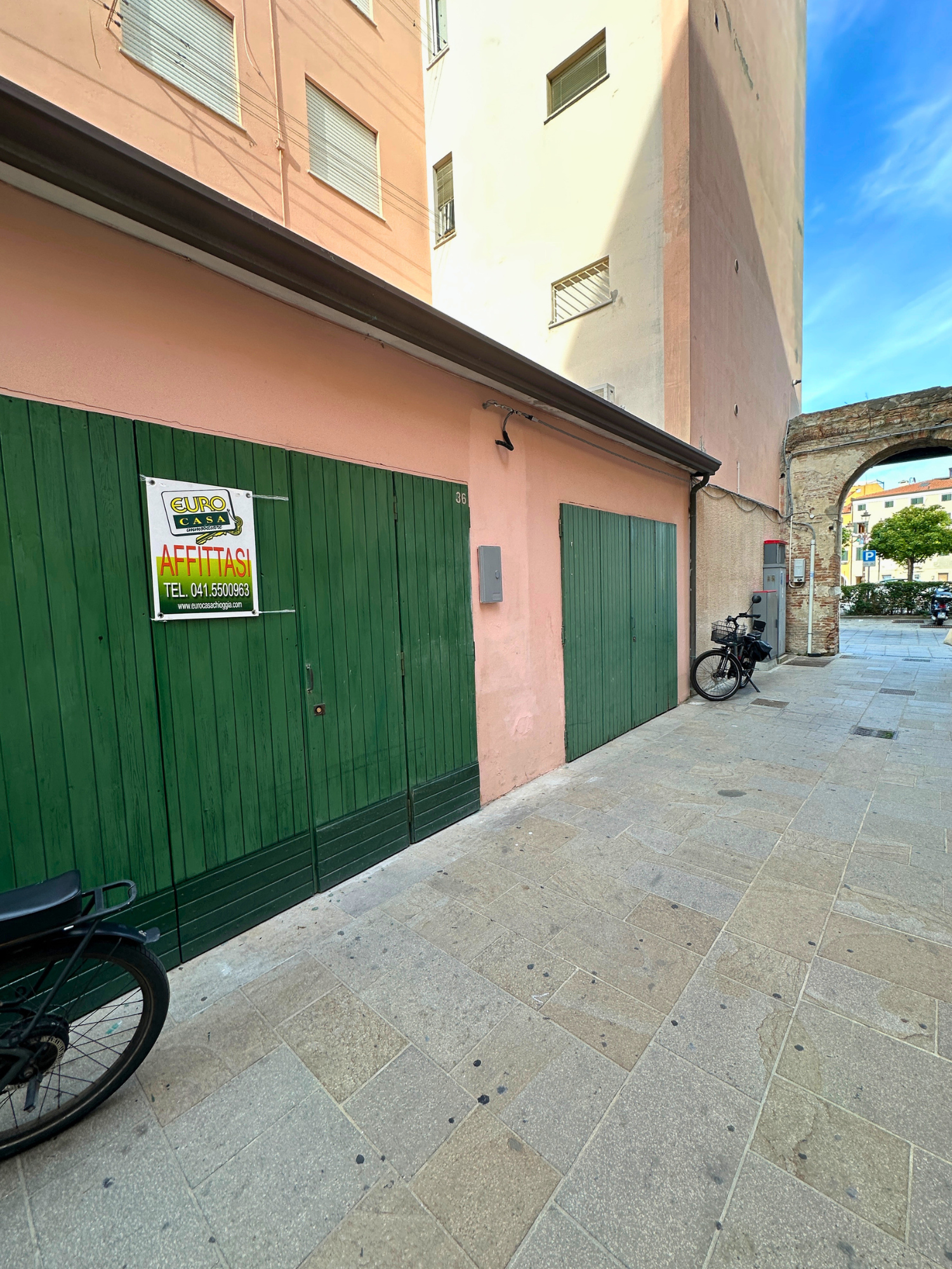 GARAGE IN AFFITTO: OCCASIONE IN CENTRO A CHIOGGIA